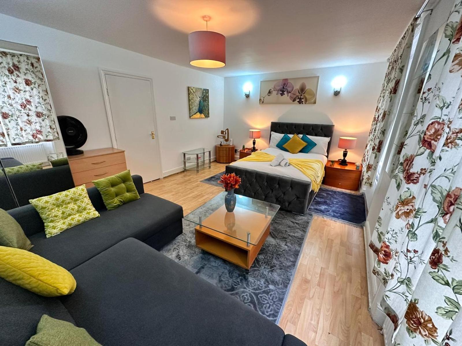 Bright Family Studio In Central Appartamento